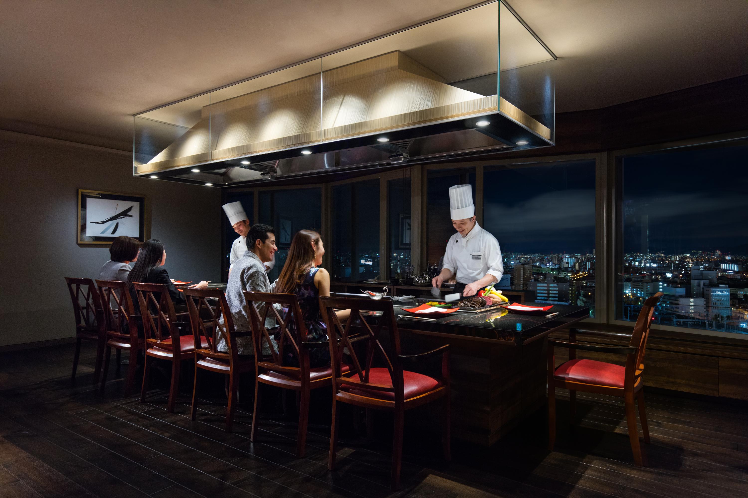 Courtyard By Marriott Shin-Osaka Station Hotel Екстериор снимка A private chef's table at the Mandarin Oriental Tokyo